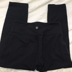 Black Lululemon Wunder Under Crops